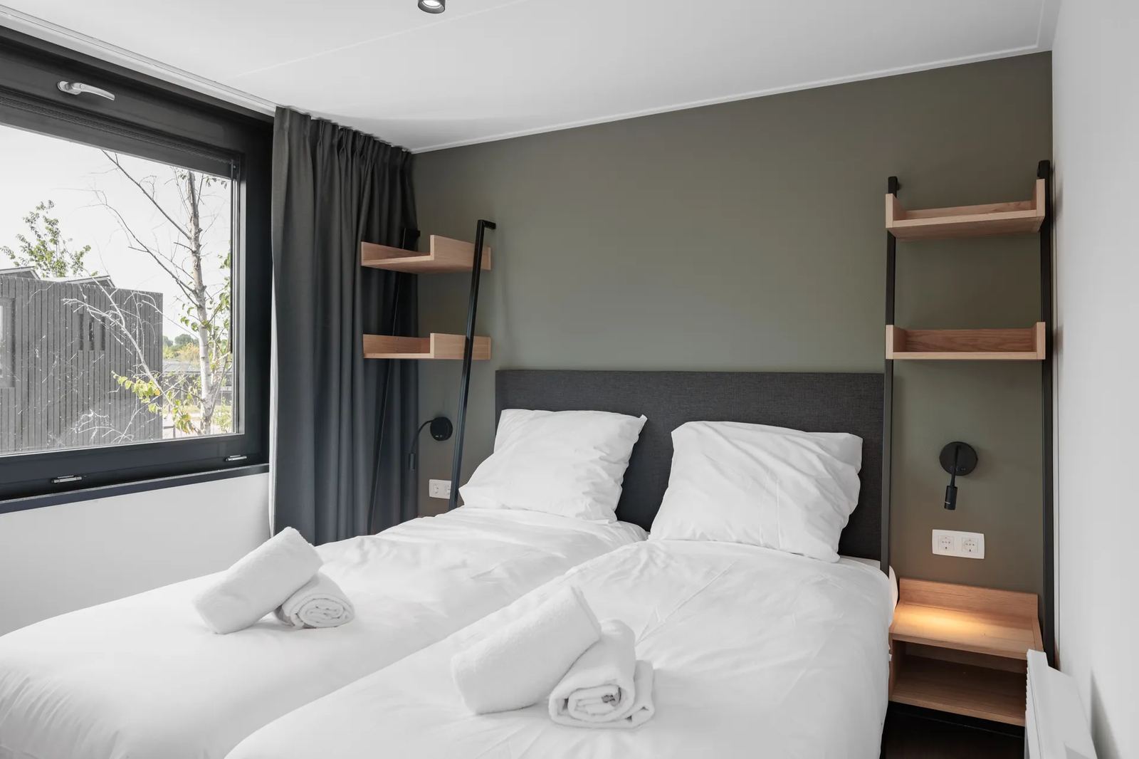 Slaapkamer met twee eenpersoonsbedden